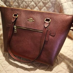 NWT - COACH Gallery Tote in Metallic Wine